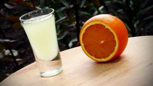 Ароматная апельсиновая водка готова