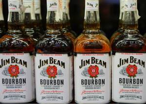 Бутылки бурбона Jim Beam