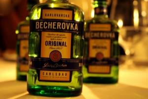 Дизайн бутылки Бехеровки