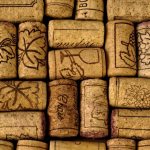 Если пробка провалилась в бутылку вина: как запросто ее достать одним предметом