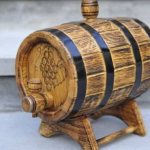 Как выдержать самогон в бочке