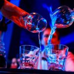 На фото – ликер самбука в бокале