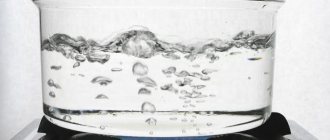 при какой температуре вода кипит