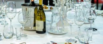 При выборе бокалов под вино, важно помнить чем больше крепость напитка тем меньше бокал