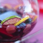 Вино с фруктами.